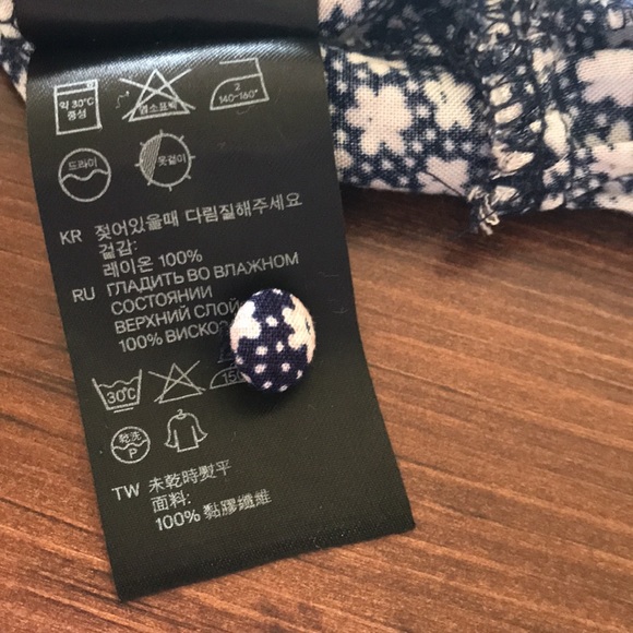 Top by DIVIDED…H&M - Picture 8 of 9